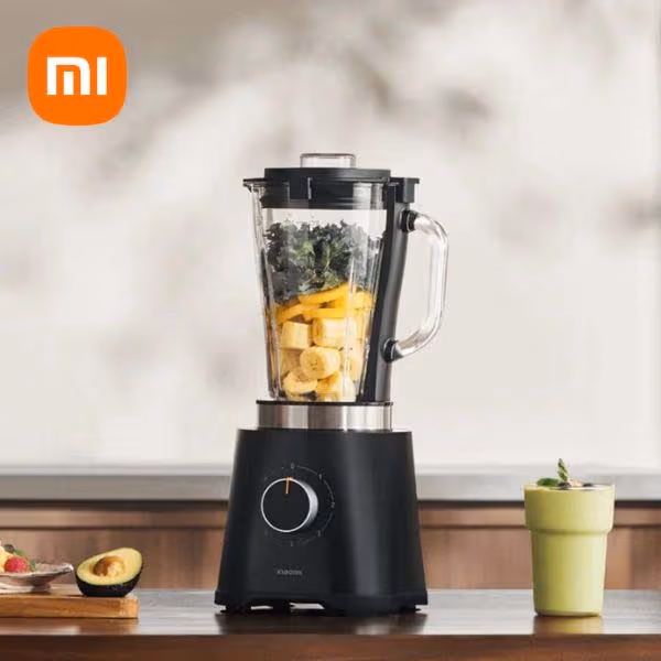 Xiaomi Blender with 1.75L glass jar and 6 stainless steel blades, Xiaomi 600W blender control panel, Xiaomi blender making smoothie, Xiaomi blender with safety lock lid